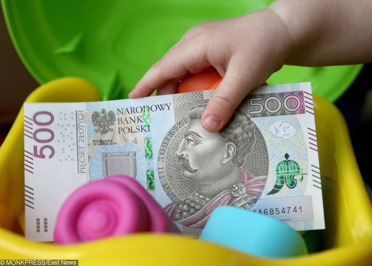 "500 plus" na pierwsze dziecko 2019. Zmiany w programie. Warto pospieszyć się z wnioskiem 