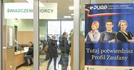 Internetowy wniosek o 500 plus. "Uwaga na nieuczciwych pośredników"