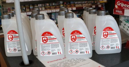 Orlen zwiększy produkcję płynu do dezynfekcji. Są jednak złe wieści