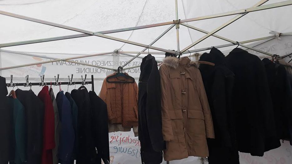 Wieszaki rozstawione w ramach akcji "Wymiana ciepła"