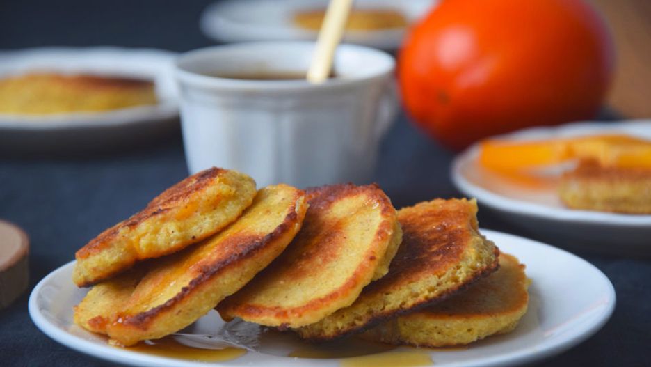 Placuszki owsiane na śniadanie. Z egzotycznym owocem kaki