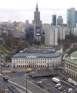 Warszawa przygotowuje się do Sylwestra. Ruszyła budowa sceny na placu Bankowym