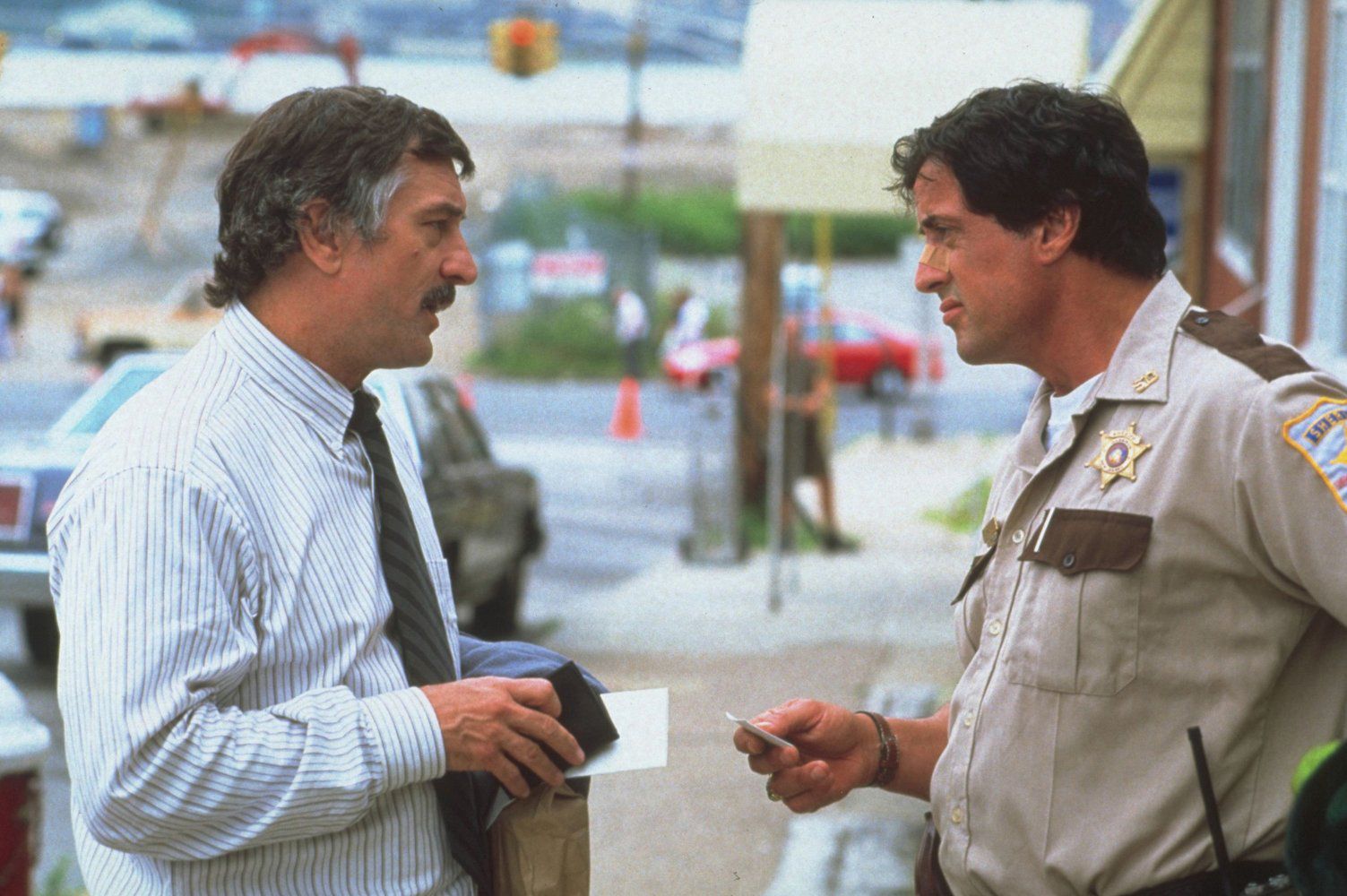 Robert DeNiro i Sylvester Stallone w filmie "Cop Land"