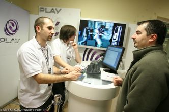 Play ma prawie 13 milionów aktywnych klientów. Podwoił zyski