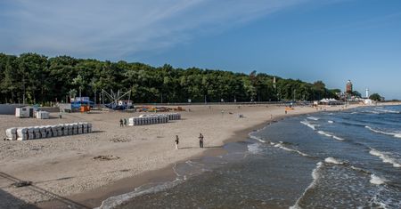 Duże niewybuchy w Kołobrzegu. Prezydent zwołuje sztab kryzysowy. Ewakuacja i zamknięta plaża