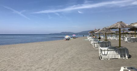 Piwo na plaży. Nad Bałtykiem łatwiej o nie niż o czystą toaletę