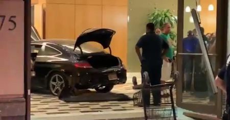 USA. Auto wbiło się w budynek Donalda Trumpa