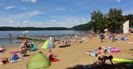 Polacy wolą Polskę od zagranicy? Wiemy, dlaczego