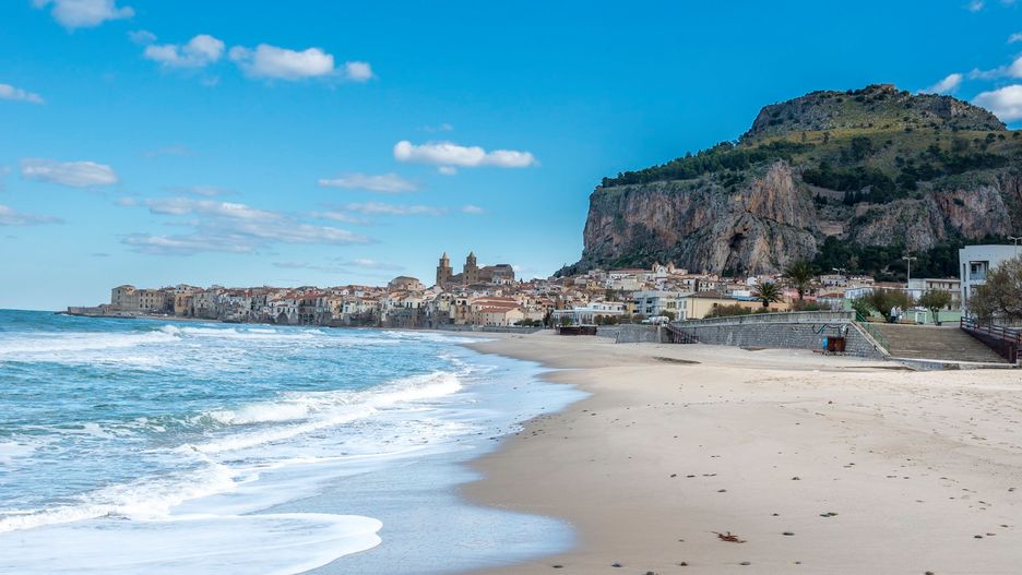 Plaża Cefalù jest jedną z najbardziej malowniczych we Włoszech