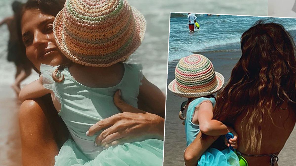 Weronika Rosati w skąpym bikini na plaży z córką. Tłumaczy fanom, dlaczego TAK wyglądają jej zdjęcia. Co z nimi nie tak?