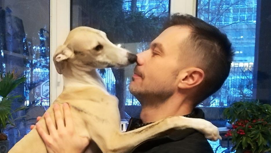 Autor i whippet Abel 