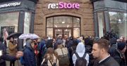 Kilkaset osób stało w kolejce. Dopiero osoba z numerkiem 247 wyszła z nowym iPhonem