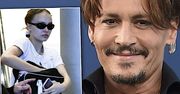 Córka Johnny'ego Deppa w modelingu nie ma sobie równych. Na lotnisku wygląda skromnie, za to na sesjach zmienia się w demona seksu! Mamy zdjęcia