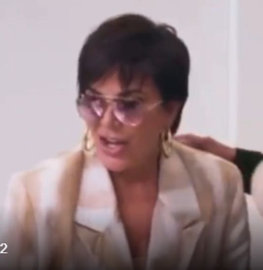 Kris Jenner w garniturze Eppram