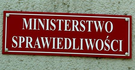 Praca na czarno w resorcie sprawiedliwości