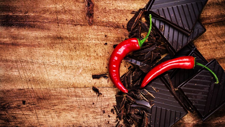 Smak czekolady świetnie komponuje się z mocnymi przyprawami, np. papryczką chili