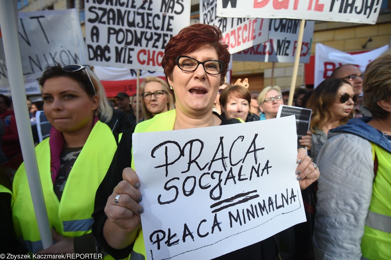 500+ może przestać płynąć. Urzędnicy przymierzają się do strajku