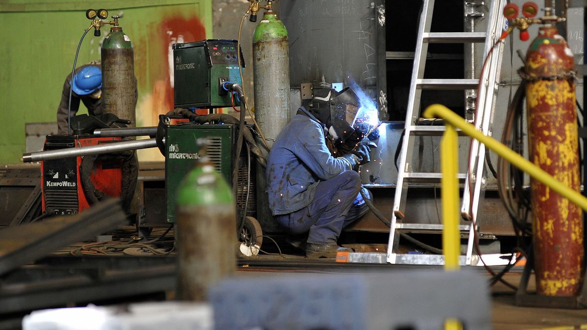 PMI dla polskiego przemysłu nieoczekiwanie mocno spadł.