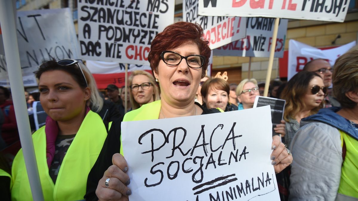 Pracownicy socjalni chcą lepiej zarabiać, móc podnosić swoje kwalifikacje i poprawić sposób świadczenia pomocy
