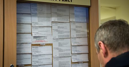 "Money. To się liczy". Firmy mają problem. Pracownik pilnie poszukiwany