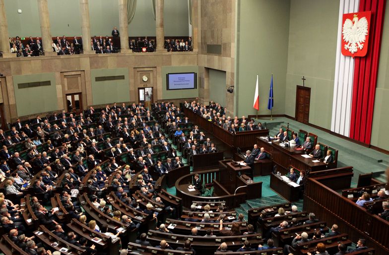 Ile Lat Trwa Kadencja Posłów I Senatorów Kontrola w sejmie. Ile kosztowały nas nocne obrady posłów? - o2 - Serce