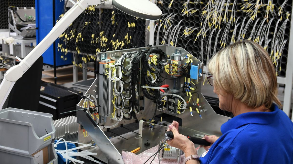 O zatrudnienie w produkcji z każdym miesiącem coraz trudniej. Tak źle nie było od 5 lat