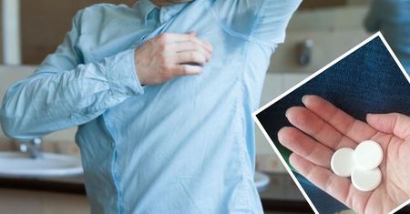 Rozpuszczam 3 tabletki i robię pranie. Plamy i zapach potu na ubraniach znikają