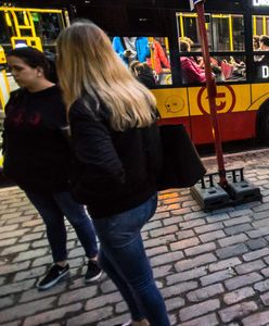 Anna zobaczyła kartkę na przystanku. "Kategoryczny zakaz siadania czarnuchom"