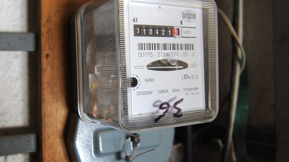 Zamieszanie z cenami prądu uderza w firmy energetyczne