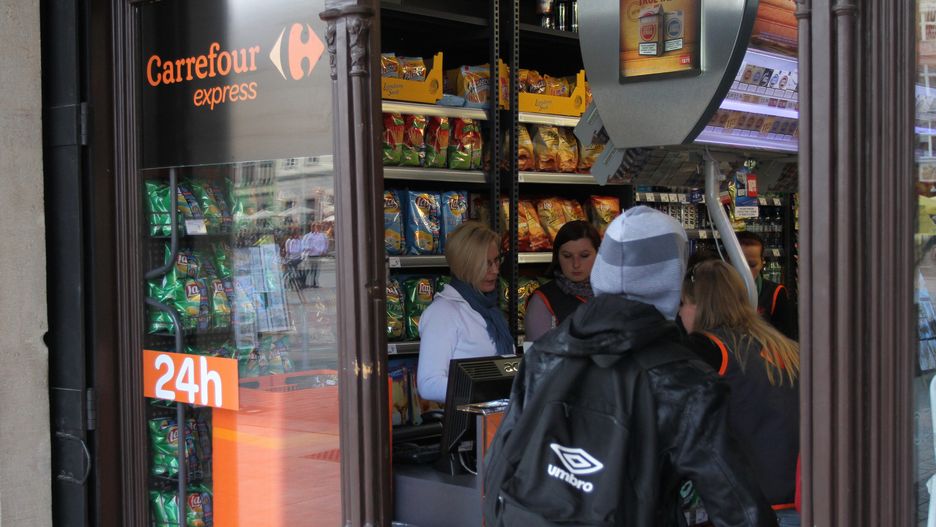 W Polsce sieć posiada 650 małych sklepów franczyzowych Carrefour Express.