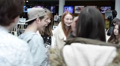 LittleMooonster96 rozdaje autografy pod TVP