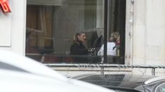 Radosna Szostak z mamą w restauracji