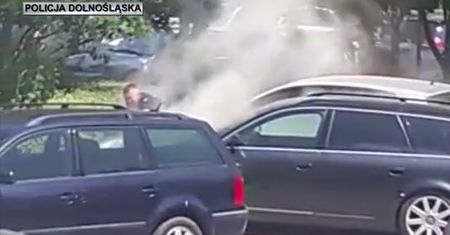 Gaśnica się nie przydaje? Policjant z Legnicy udowodnił, że jest inaczej