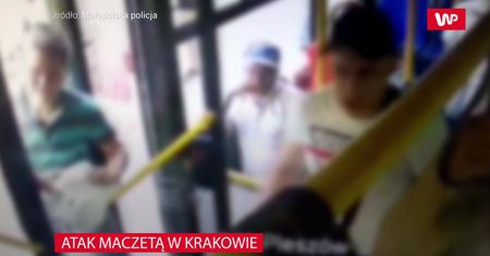Nastolatki się pokłóciły. Na następnym przystanku czekało "wsparcie"