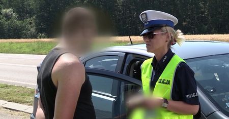 Jechał na "czołówkę". Policjantka o mało nie wyszła z siebie