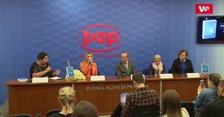 Rozenek: "Z przerażeniem obserwujemy, jak bardzo cofa się Polskę"