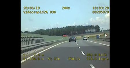 Pędził ponad 200 km/h. Policyjny pościg na autostradzie