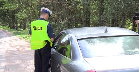 200 zł mandatu, 6 punktów karnych. Pierwszy raz jechała tą drogą