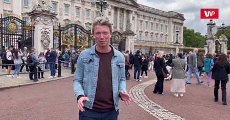 Tłumy żegnają królową Elżbietę. Morze ludzi pod pałacem Buckingham
