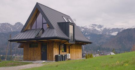 Energooszczędny dom modułowy na Podhalu. 100 mkw. za 350 tys. zł z widokiem na Giewont