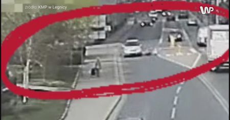 Senior potrącił pieszą na pasach i odjechał. Tak się tłumaczył