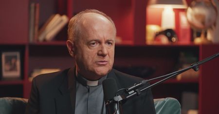 Alarmuje w sprawie księży. "Pokłosie bezżennego stylu życia"