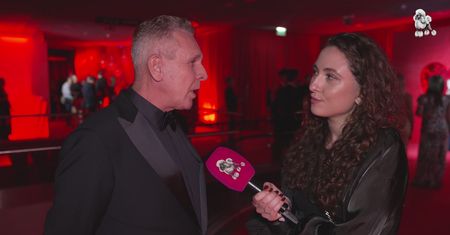 Jabłoński o pracy i życiu z Izą: „Niekiedy mam do niej żal, że bardziej zajmuje się małym niż mną”. Chciałby mieć jeszcze córkę
