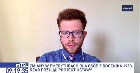 Emerytki z rocznika 1953 dostaną pieniądze. "Ustawa przyjęta na wybory"