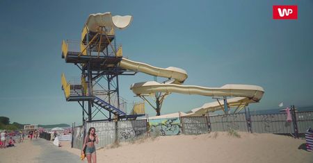Zjeżdżalnia-widmo we Władysławowie. Ruina szpeci nadmorską plażę