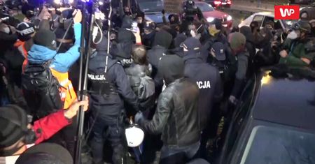 Strajk Kobiet. Akcja przed MEN. Interweniowała policja