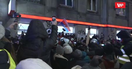 Strajk Kobiet. Policja weszła w tłum. Doszło do szarpaniny