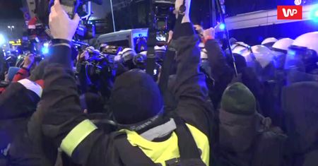 Strajk Kobiet. Przepychanki z policją, Marta Lempart zemdlała?