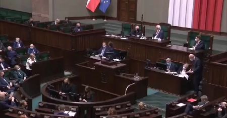 Jarosław Kaczyński spóźniony. Ryszard Terlecki dzwoni do prezesa PiS