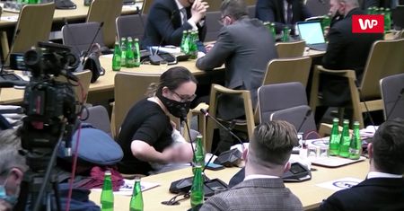 Marcelina Zawisza nakarmiła dziecko w trakcie komisji zdrowia. Latos: Mam wielki szacunek dla takich pań